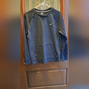 Unisex Nike sweater with front pouch.